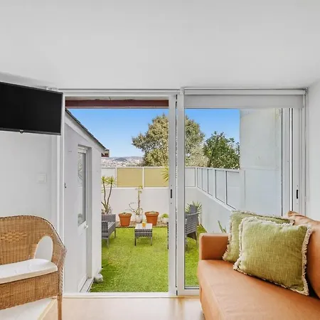 Sunny House With Private Terrace 아파트 *