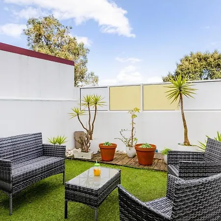 Sunny House With Private Terrace 아파트