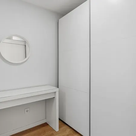 Sunny House With Private Terrace 아파트