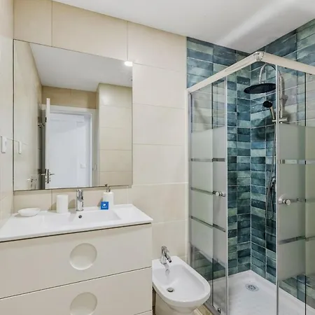 Sunny House With Private Terrace 아파트 빌라노바데가이아