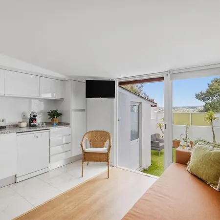 Sunny House With Private Terrace